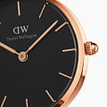 Daniel Wellington Daniel Wellington Petite Melrose DW00100217 petite шведские женские часы на браслете сталь c pvd покрытием боковой вид