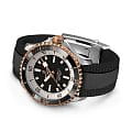 Breitling Breitling Superocean Automatic 42 U17375211B1S1 мужские часы  циферблат на запястье