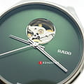 Rado R27108312 мужские часы застежка крупным планом