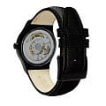 Swatch YIB400 мужские часы застежка крупным планом