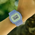 Casio Casio G-Shock GMD-S5600NC-2DR (GMD-S5600NC-2) , наручные женские часы фото под углом