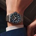 Longines L37904966 наручные мужские часы застежка крупным планом