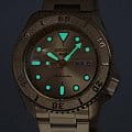 Seiko Seiko 5 Sports SRPE74K1  — детали корпуса и нержавеющая сталь с pvd-покрытием
