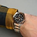 Seiko Seiko 5 Sports SRPE58K1  — детали корпуса и нержавеющая сталь с pvd-покрытием